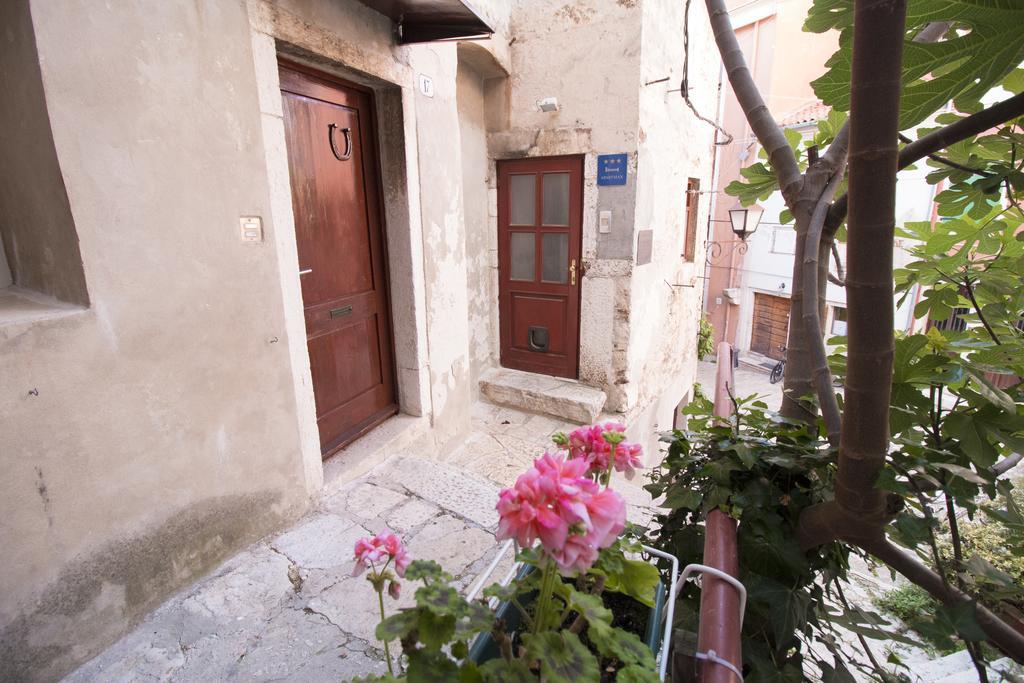 Apartment Piazza Antica Ρόβινι Εξωτερικό φωτογραφία